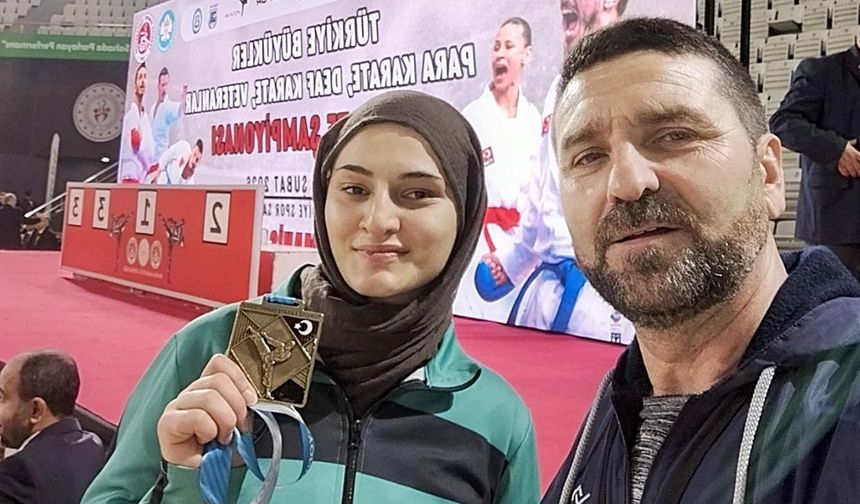 Zührenaz Manisa’da Altını Kaptı