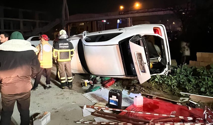 Çiftlikköy’de Feci Kaza: Savrulan Araçtaki İki Kadın Kurtarıldı