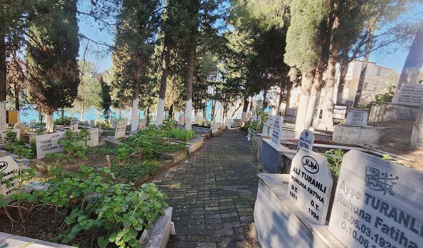 Esenköy’de Mezarlık Bayrama Hazır