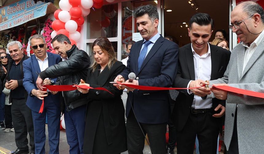 Yalova’da Genç Girişimciden Yeni Lezzet Noktası: Çıtlat Kuruyemiş Açıldı