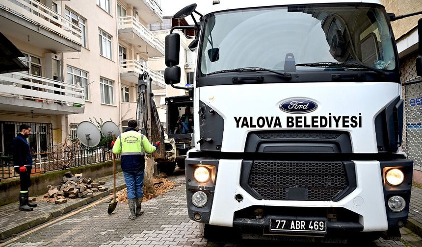 Yalova Belediyesi Ekipleri Sahada Çalışmalarını Sürdürüyor