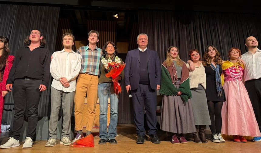 Yalova’da Tiyatro Günleri Coşkusu Sürüyor