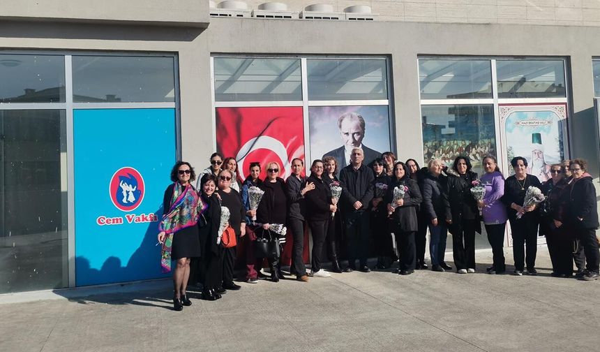 33 Kadın Şiddete “Dur” Demek İçin Mikrofon Aldı