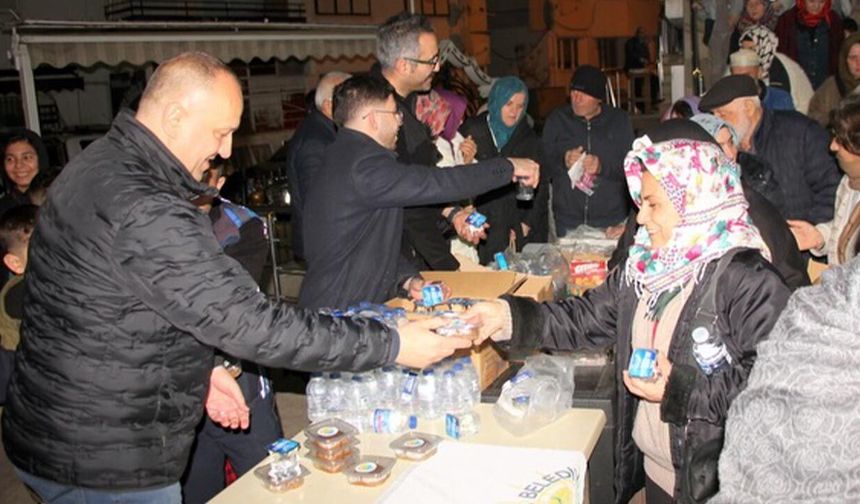 Çınarcık’ta Kadir Gecesi’nde Geleneksel Helva İkramı
