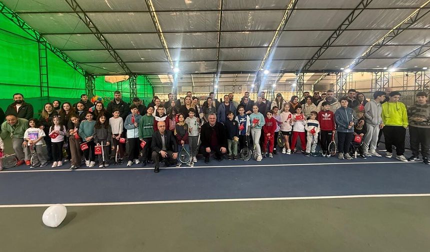 Minik Raketler, 23 Nisan İçin Korta Çıktı