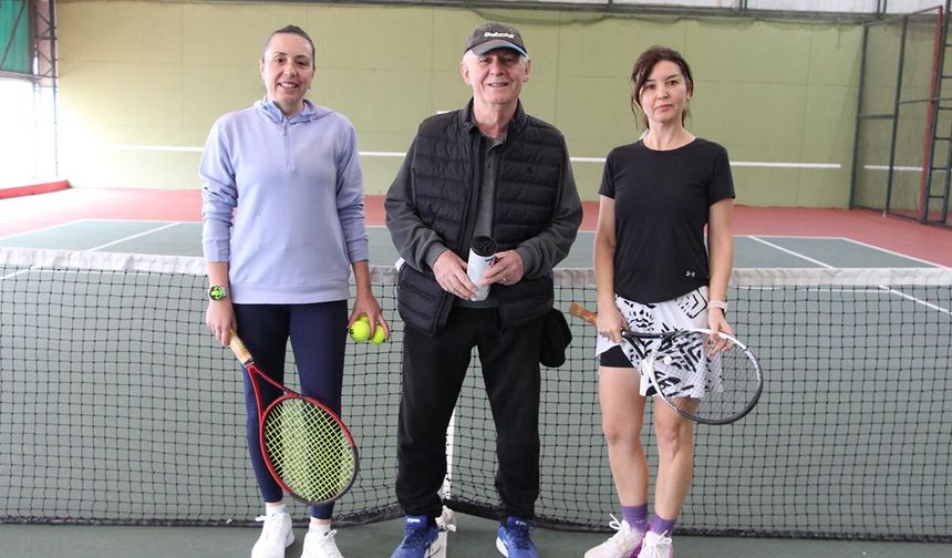 İlk Servisler Atıldı, Yalova’da Yürüyen Köşk Turnuvası Başladı