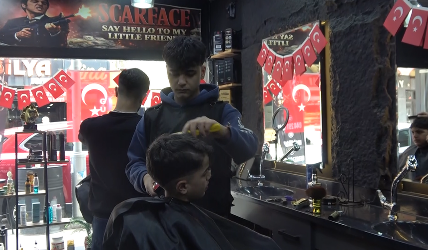Yalovalı Berberden 23 Nisan'da Çocuklara Ücretsiz Tıraş Jesti