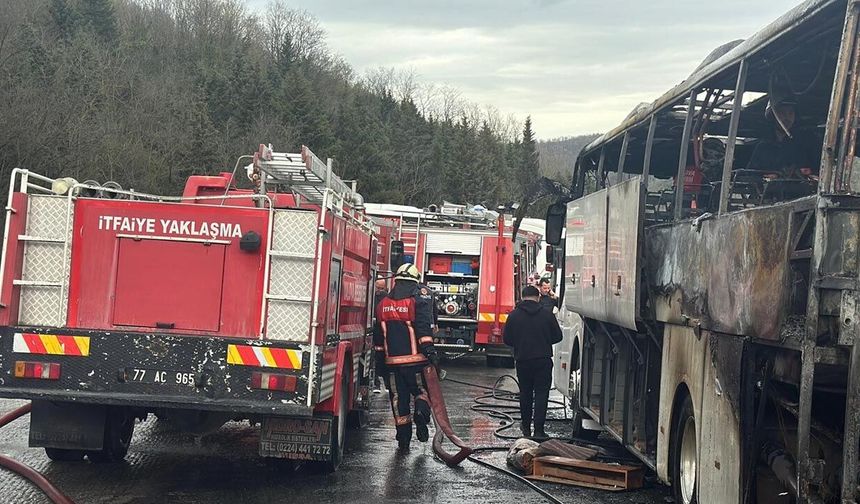Yalova'da Seyir Halindeki Yolcu Otobüsü Alevlere Teslim Oldu