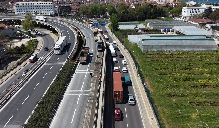 Yalova Tonami Köprülü Kavşağı'nda Trafik Kaosu