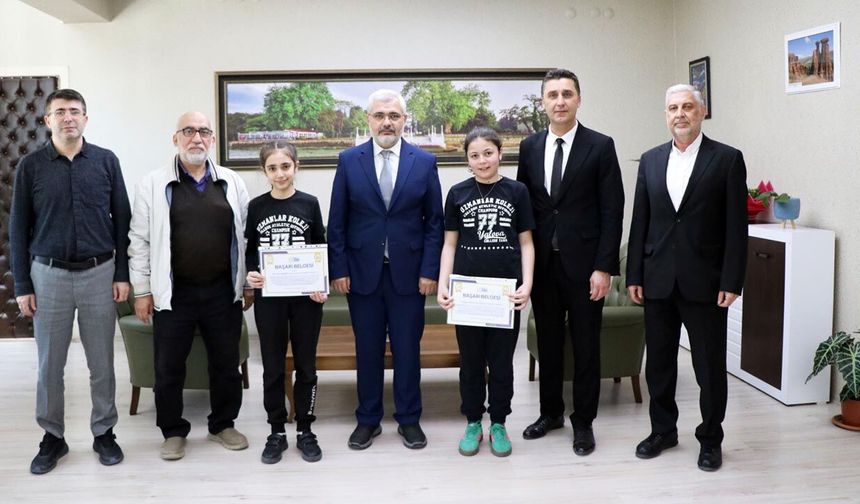 “Nasıl İnanmalı?” Sorusuna Yalova’da Ödüllü Yanıt: Öğrenciler Başarı Belgelerini Aldı