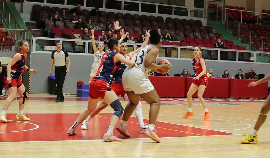 Bizim Kızlar, Emlak Konut’un Konuğu