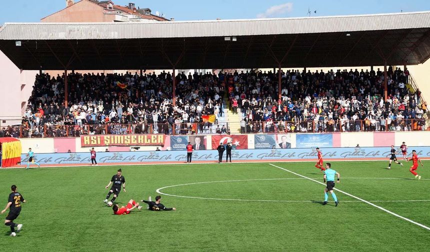 Hem Şampiyonluk Hem de Küme Düşme Hattında Büyük Çekişme