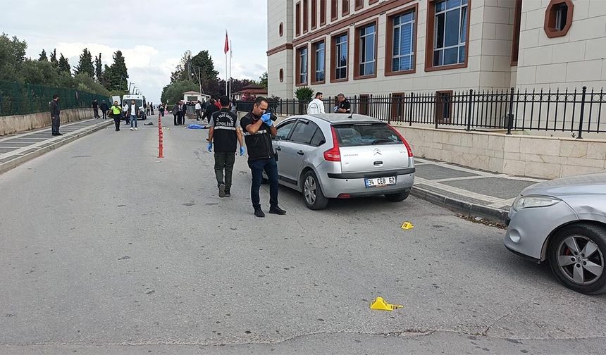 Adliye Önünde Kanlı İnfaz: O Anların Görüntüleri Yayınlandı