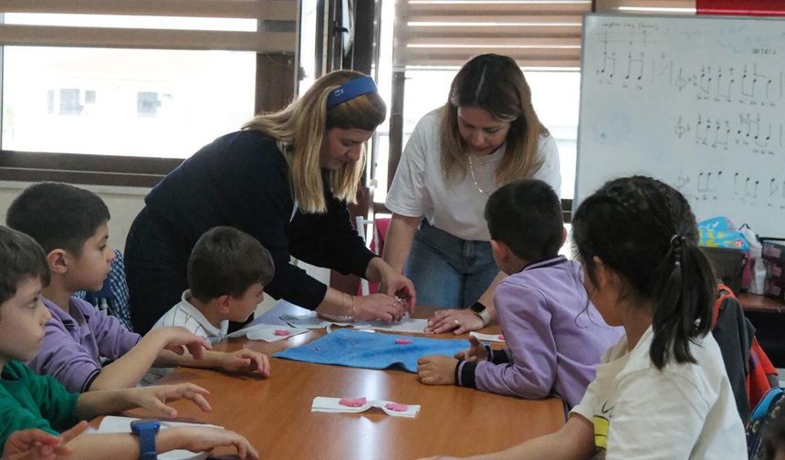 Çiftlikköy’de Minik Kursiyerlerden Annelere Hediye