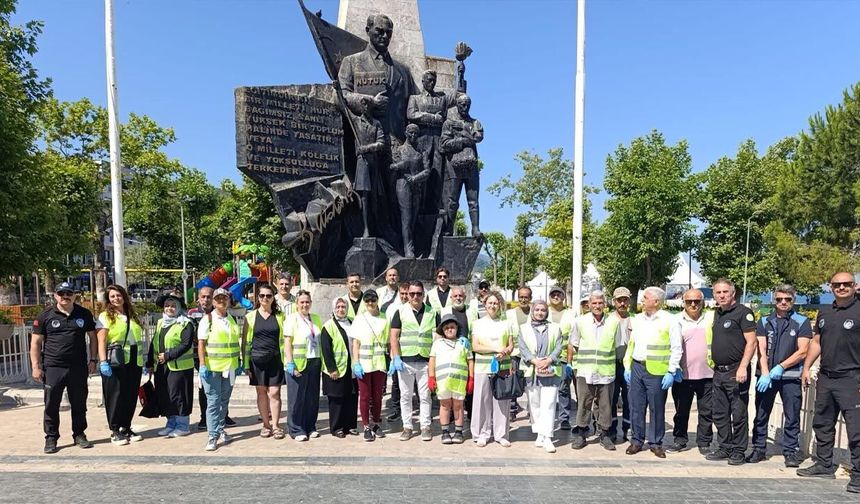 Çınarcık’ta Çevre Temizliği Yapıldı