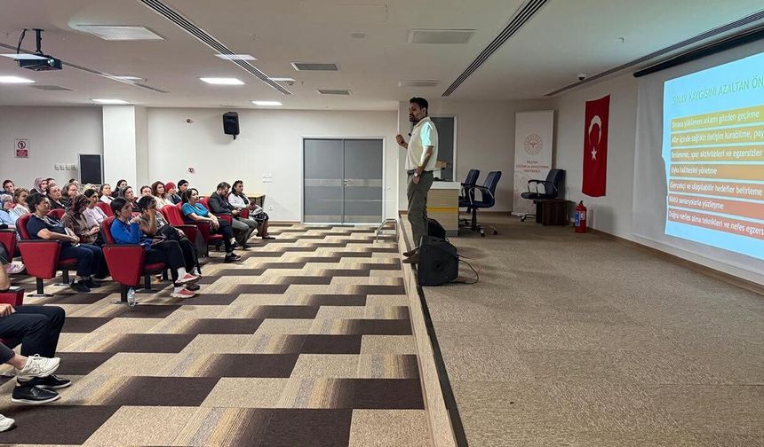 Ebeveynlere Sınav Kaygısı Eğitimi Verildi