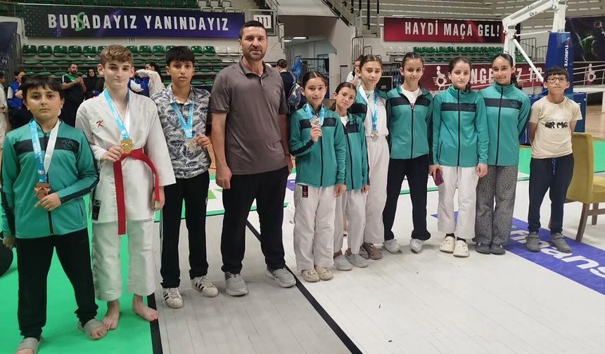 Taşköprülü Karateciler, Bursa’dan Madalyalarla Döndü