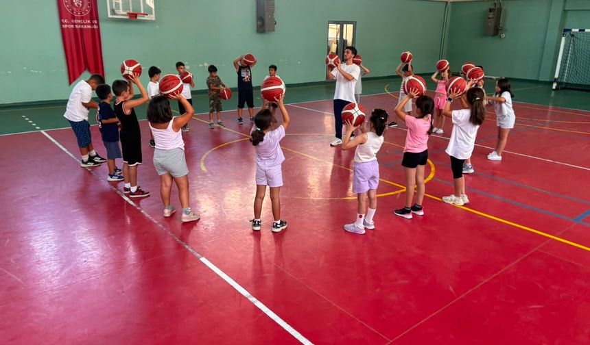Armutlu’da Gençler Yaz Dönemini Sporla Geçiriyor