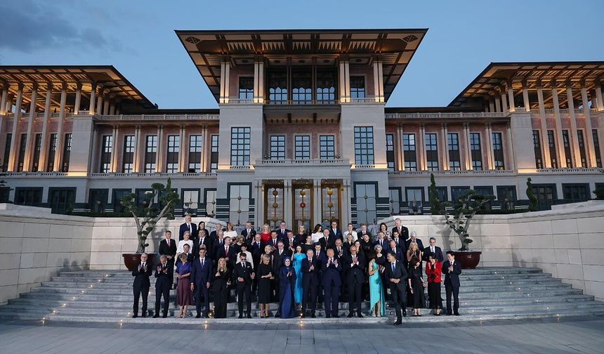 NATO Liderleri Külliye'de Aile Fotoğrafında Buluştu