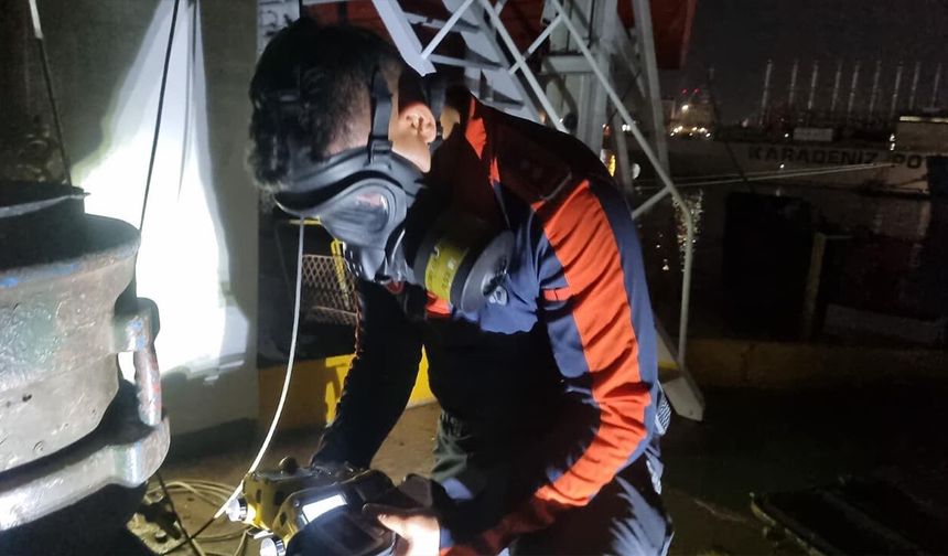 Altınova'da Gemi Pompa Dairesinde Patlama