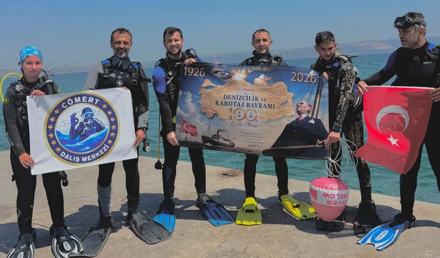 Yalova’da Dalgıçlar Kabotaj Bayramı'nı Su Altında Kutladı
