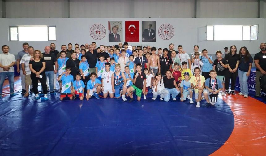 Belediyeli Güreşçilerden Büyük Başarı