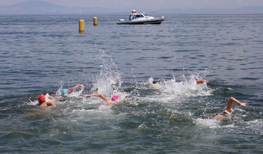 Yalova’da Dev Yüzme Yarışı