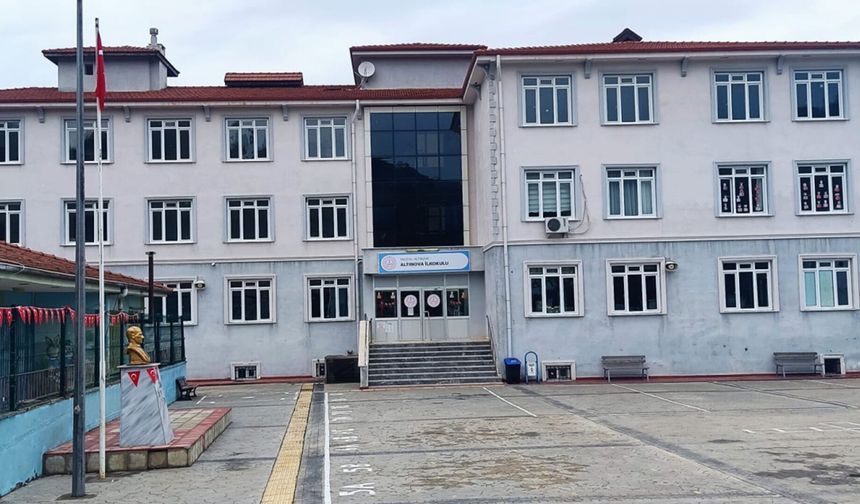 Altınova İlkokulundan Çevre Dostu Başarı