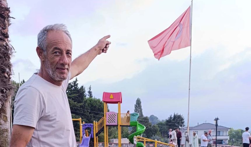 Kirazlı Köyü’nde Yıpranan Bayrak Yenilendi