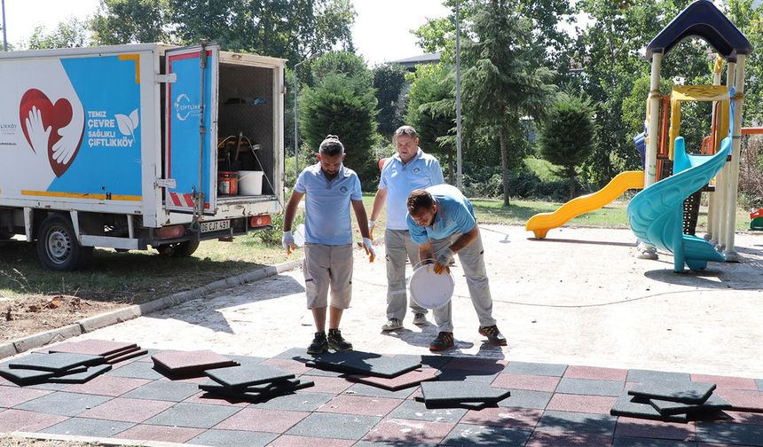 Çiftlikköy’de Çocuk Parklarına Bakım Yapılıyor