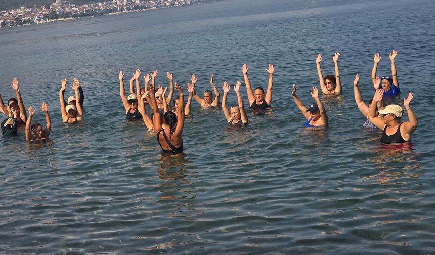 Çınarcık'ta Kadınlar Sahilde Sporla Buluşuyor