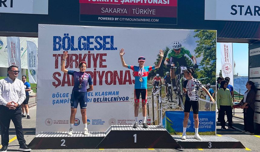 Duru, Burdur’dan Sonra Sakarya’da da Kürsü de