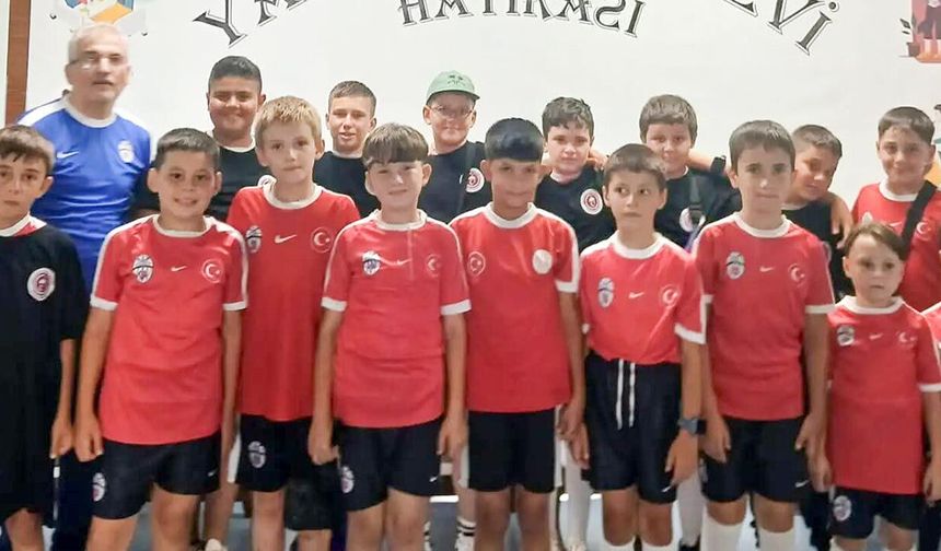 Sugörenspor’un Yıldız Adayları Yalova Huzurevini Ziyaret Etti