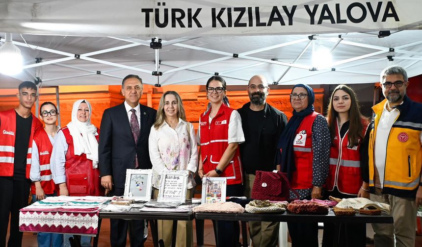 Kızılaydan Aronya Festivalinde İyilik Standı
