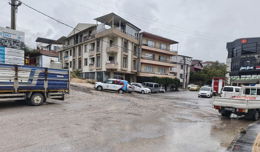 Vatan Caddesi’nde Çamur ve Su Birikintisi Sorunu