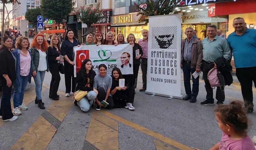 Yalova’da Cumhuriyet Caddesi Kitap Okuma Alanına Dönüştü
