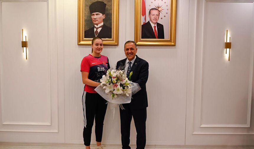 Şampiyon Raket Ece, Vali Usta’nın Konuğu Oldu