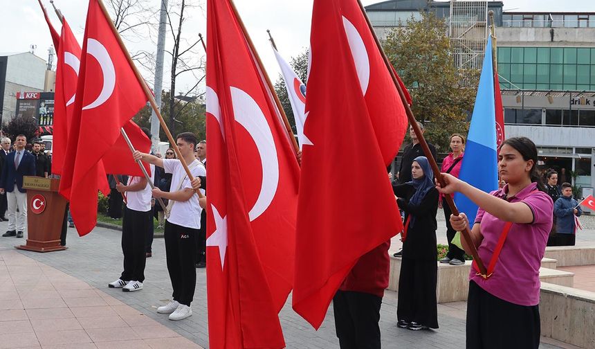 Yalova’da 29 Ekim Coşkusu Çelenk Töreniyle Başladı