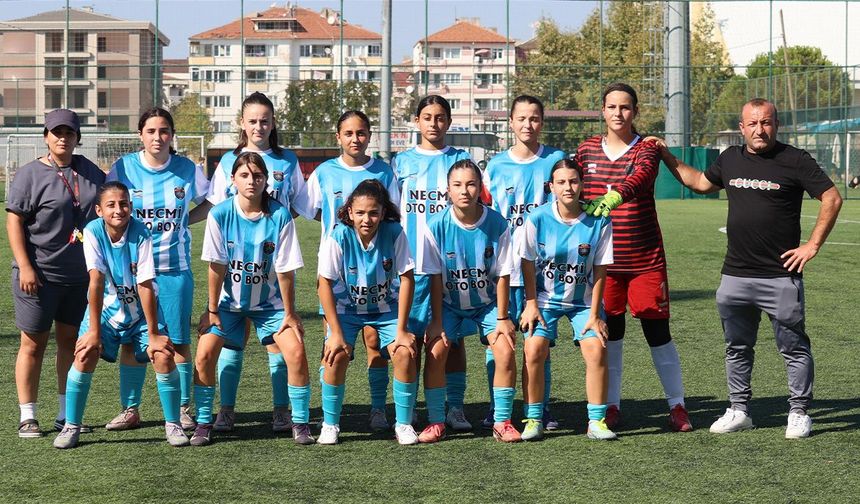 Bizim Kızlar Son İç Saha Maçına Çıktı