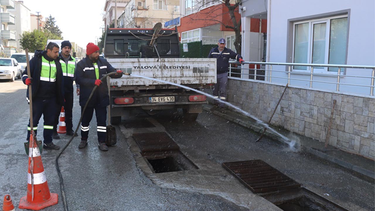 MAZGALLAR PERİYODİK ARALIKLARLA TEMİZLENİYOR (1)