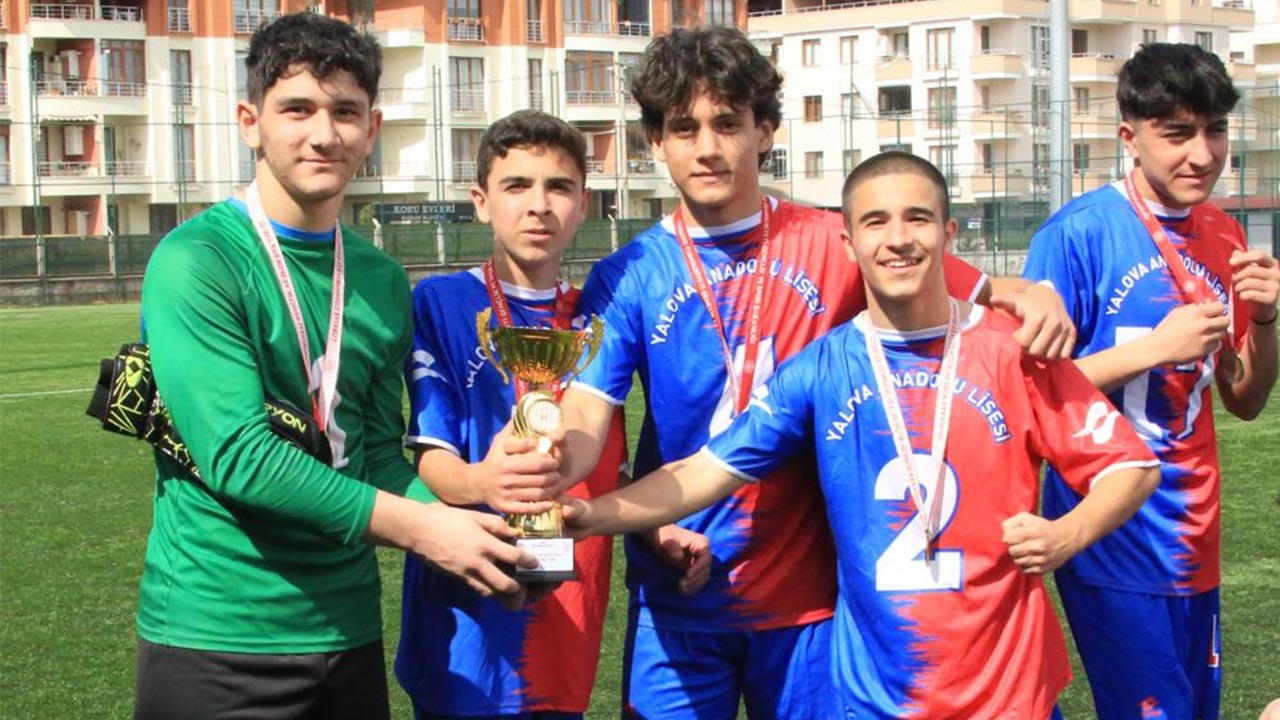 Yalova Anadolu Lisesi Şampiyon Oldu (1)