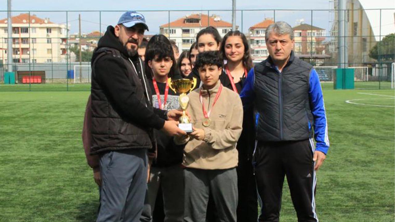 Yalova Anadolu Lisesi Şampiyon Oldu (2)