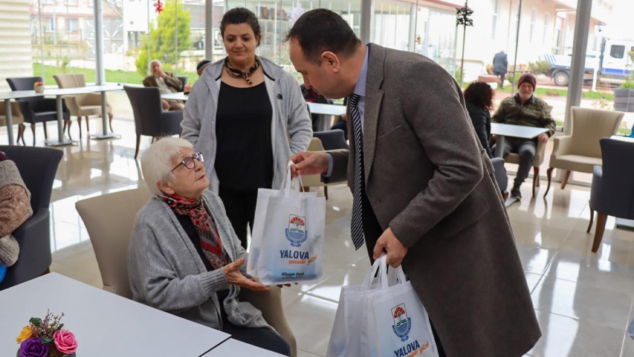 Yalova Belediyesi’nden huzurevi ziyareti (1)