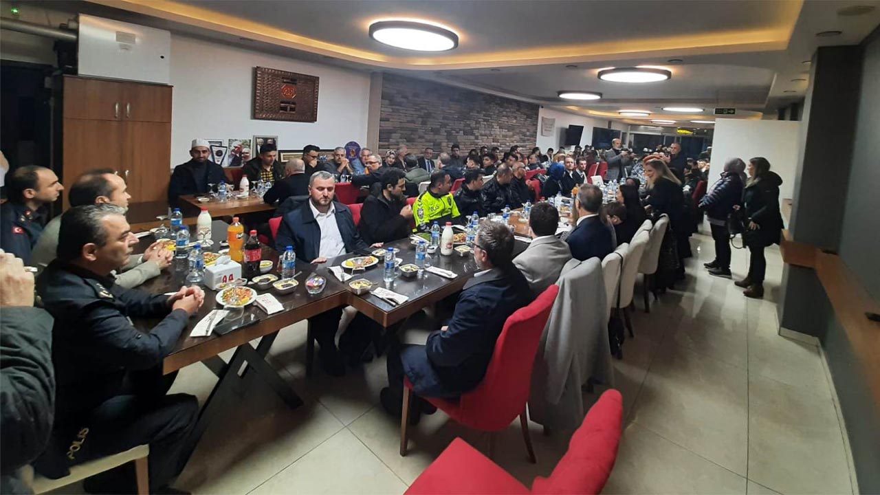 Altınova’da kamu çalışanları iftarda buluştu (2)