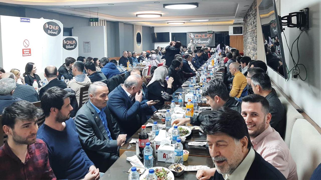 Altınova’da kamu çalışanları iftarda buluştu (3)