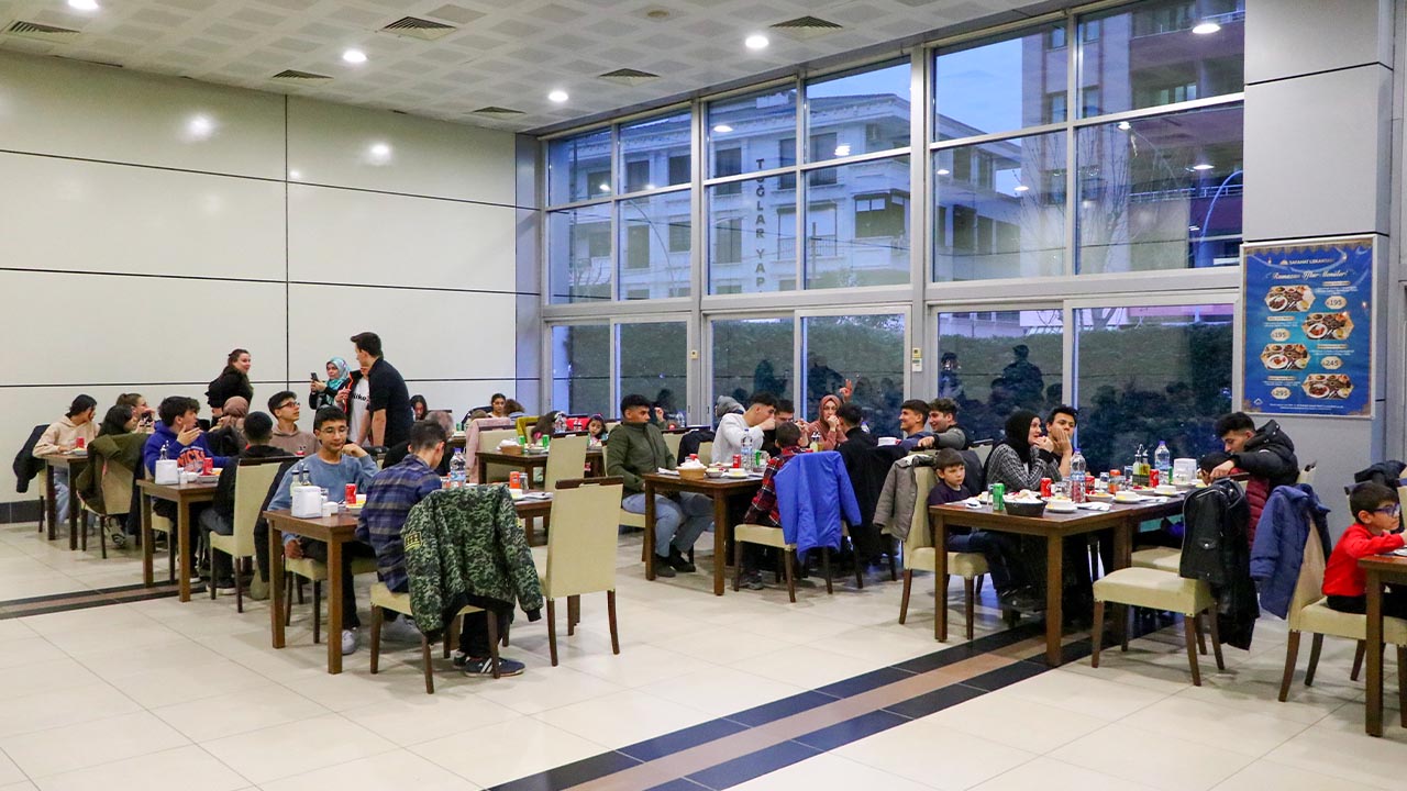 Başkan Silpagar öksüz ve yetim çocuklarla iftar yaptı (2)