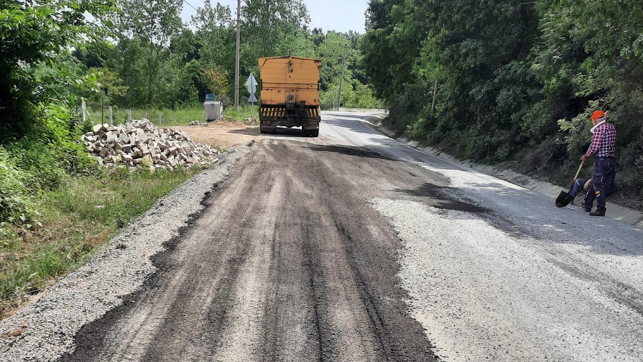 Koruköy’de bozuk yollar onarılıyor (2)