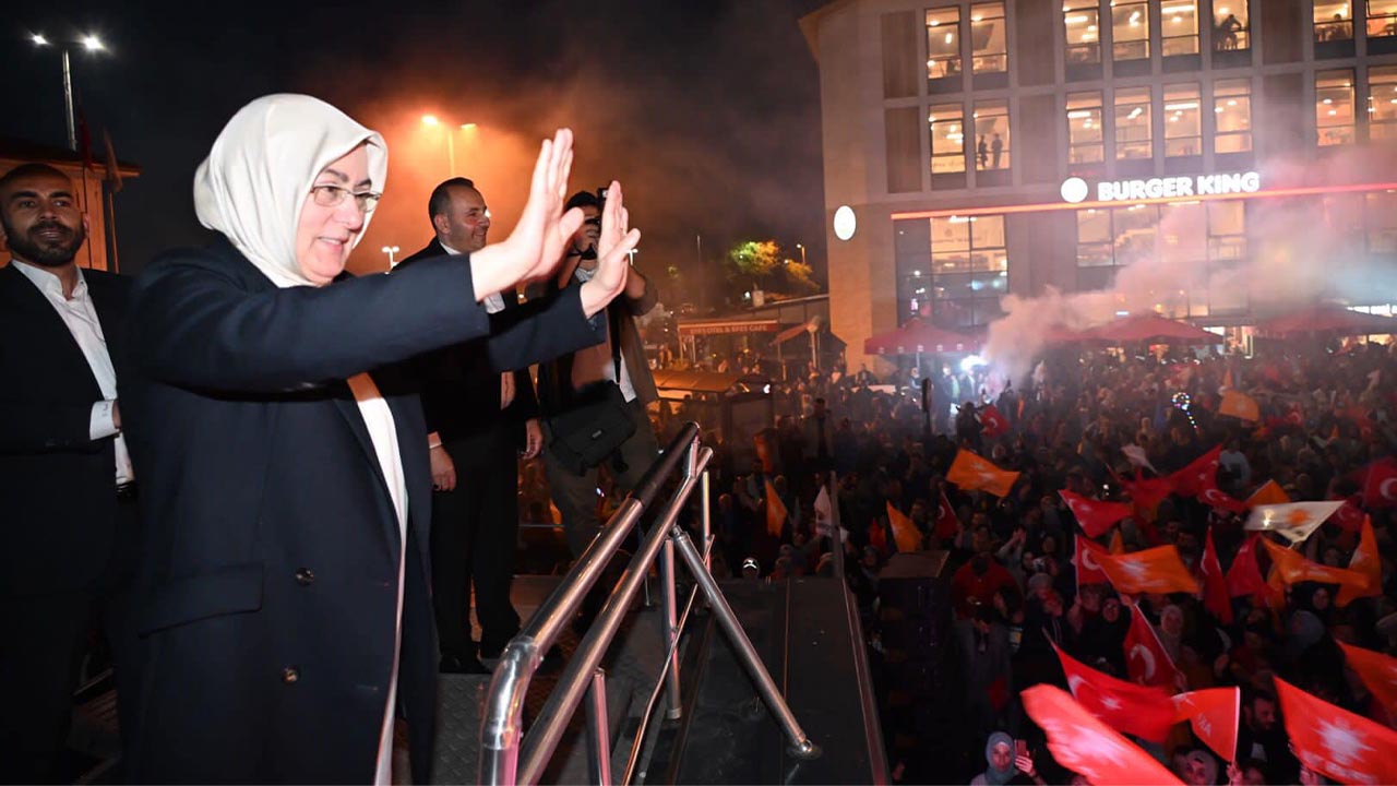 AK Parti’li vekillerden seçim sonrası kutlaması (1)
