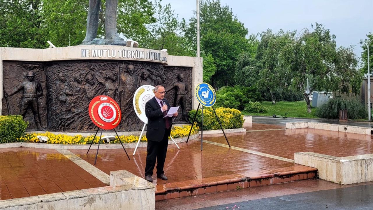 CHP İl Teşkilatı Atatürk Anıtında2