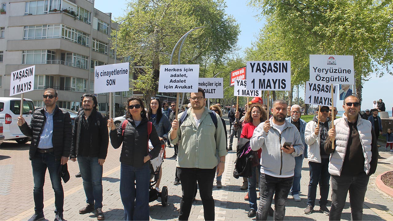 Kortej Deprem Anıtında Toplandı 14